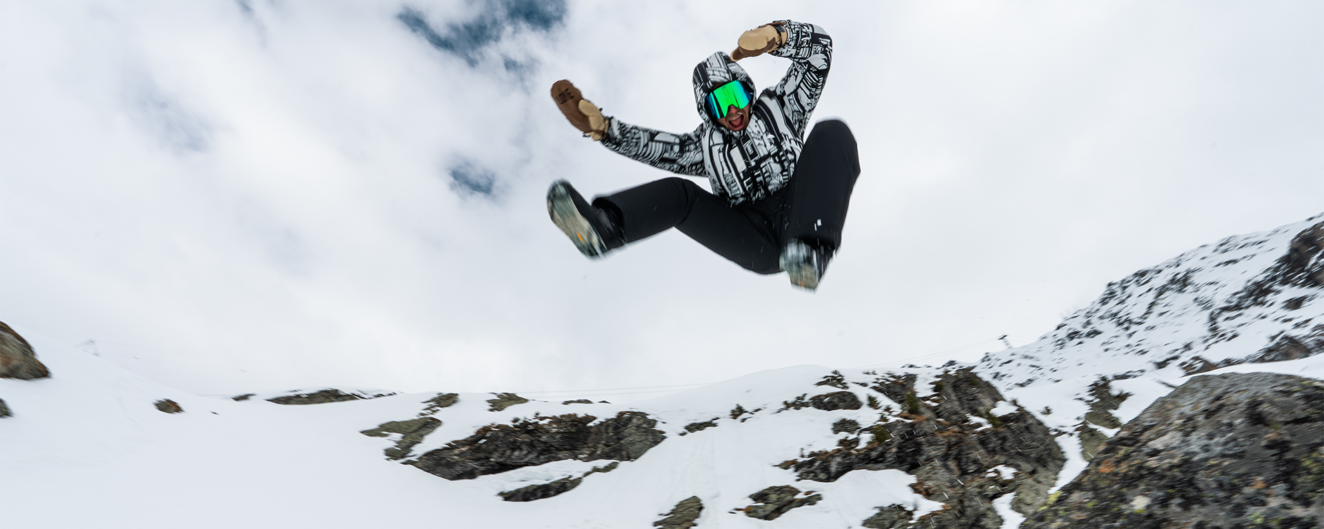 【高性能ヨーロッパブランド】oneskee スノボー　ウェア　スノースーツ　S One Piece Ski Suits